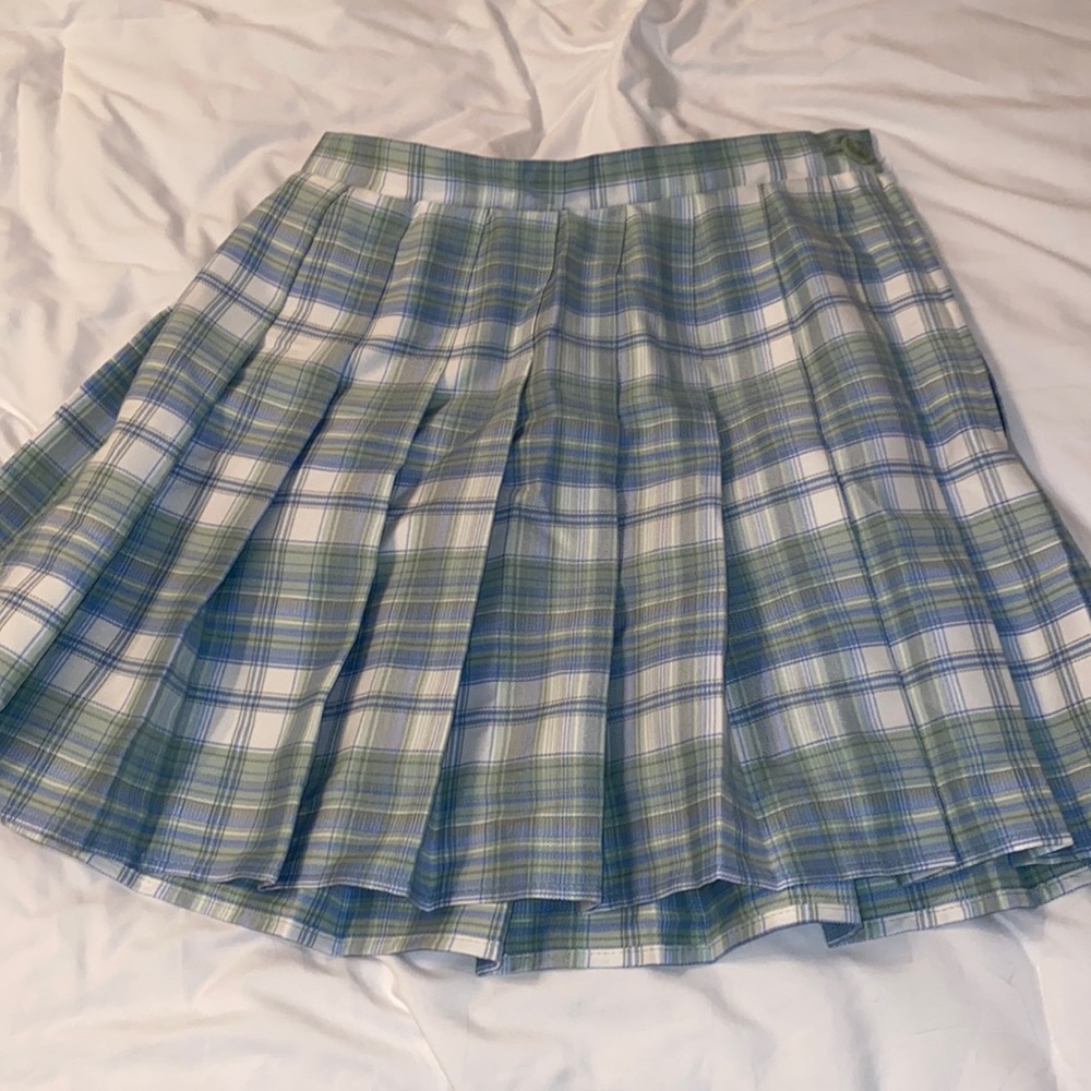 Green, blue, and white tennis skirt. size xs, rewind brand